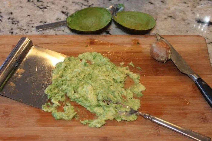 Selecciona los ingredientes necesarios para la crema de aguacate.